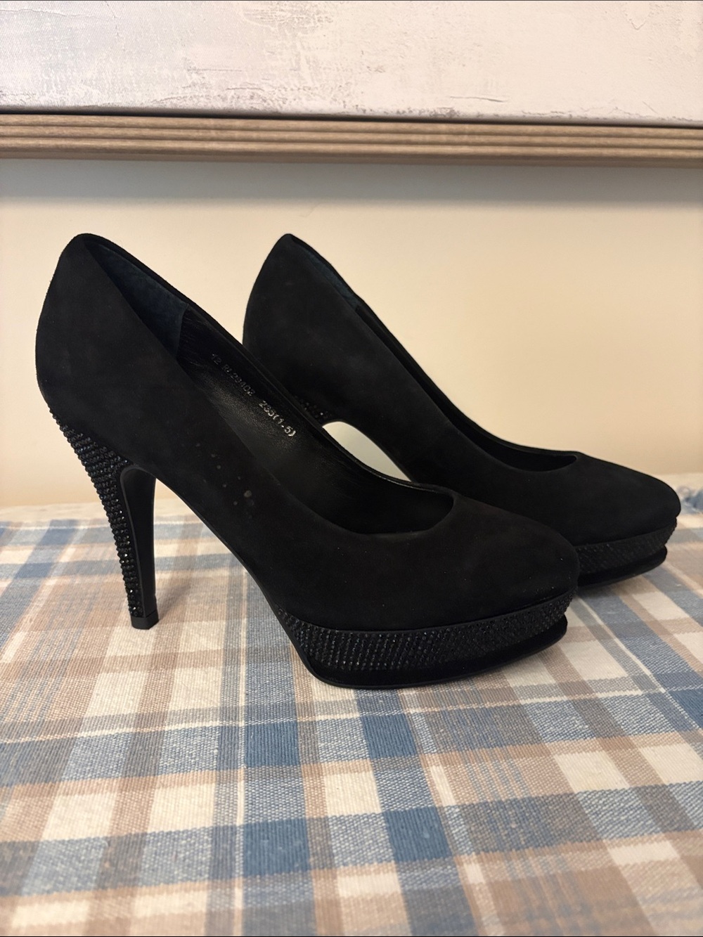 Roberta di Camerino Black Suede Platform Pumps Heels 6.5
